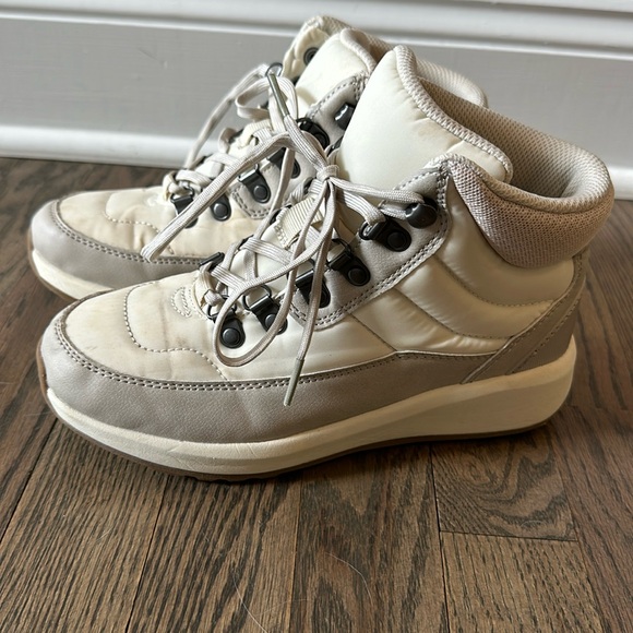 Boots - Picture 2 of 6